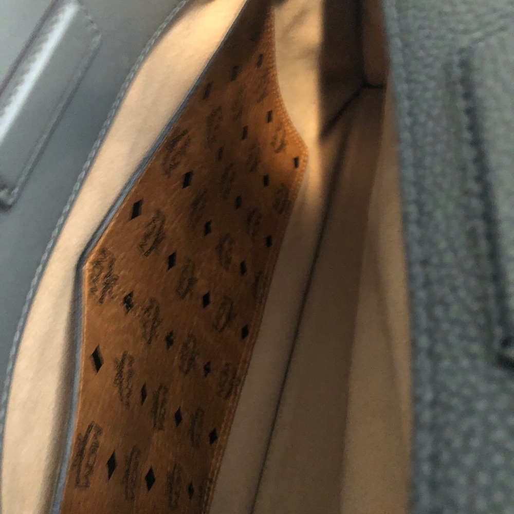 🌱MCM Large MILA Tote Phantom Gray 🌱 - Picture 4 of 8